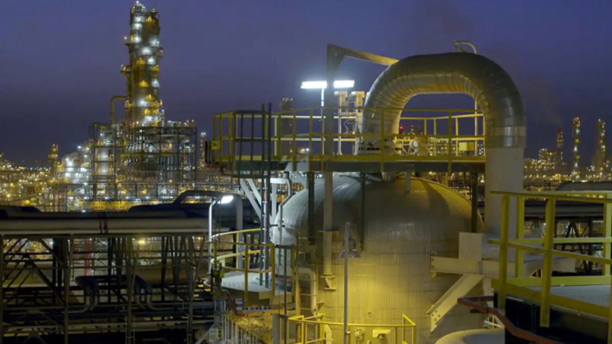 "تعزيز" الإماراتية و"ريلاينس" الهندية تطلقان مشروع كيماويات بملياري دولار