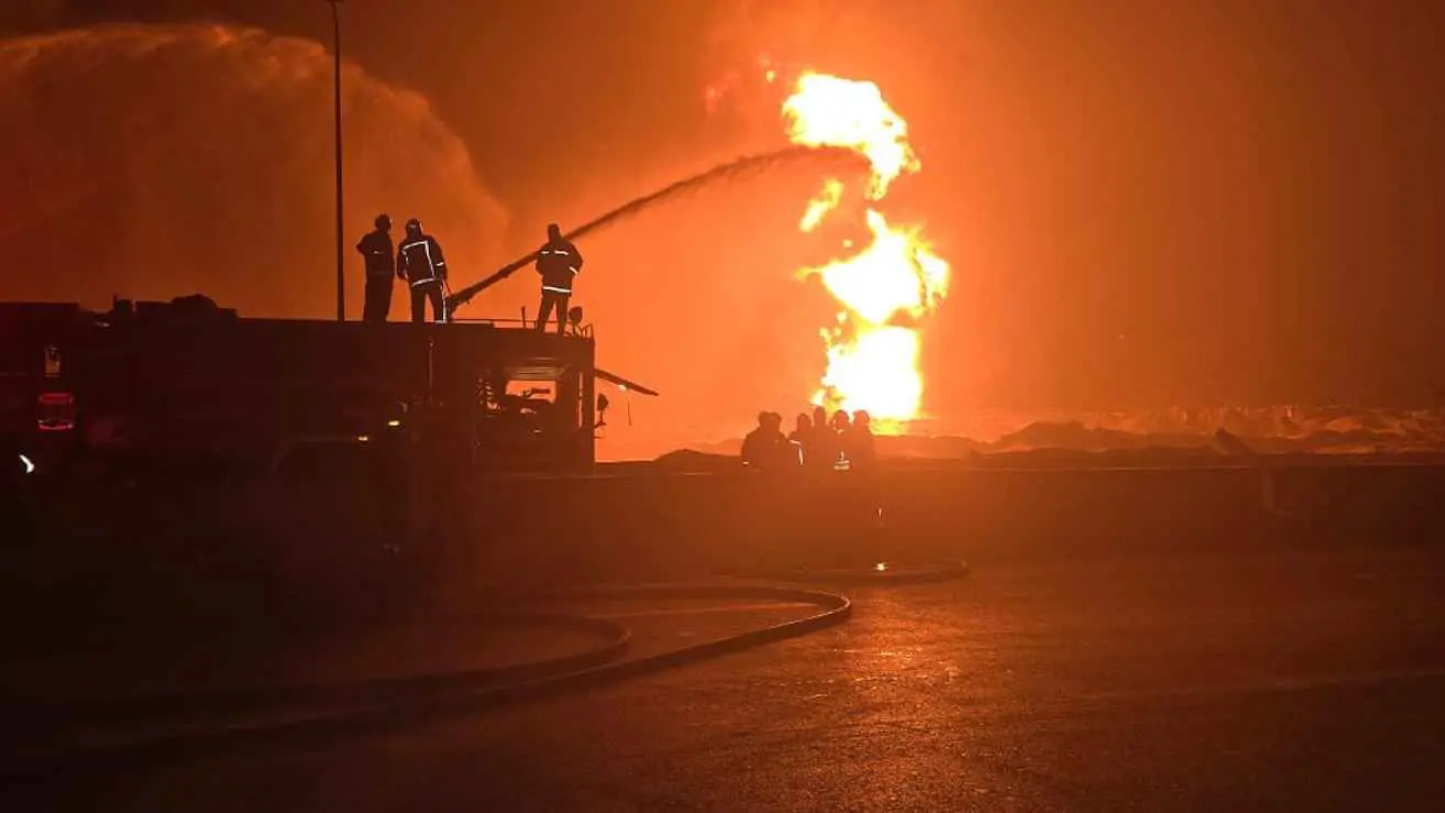 مصر.. حريق في "مدينة 6 أكتوبر" إثر انفجار خط غاز (فيديو)