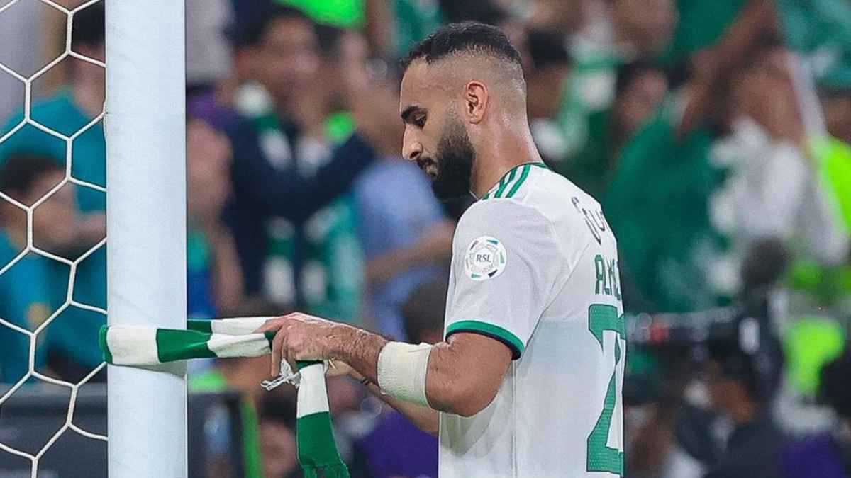 تنازل عن مبلغ ضخم.. نجم الأهلي السعودي يضحي من أجل الرحيل