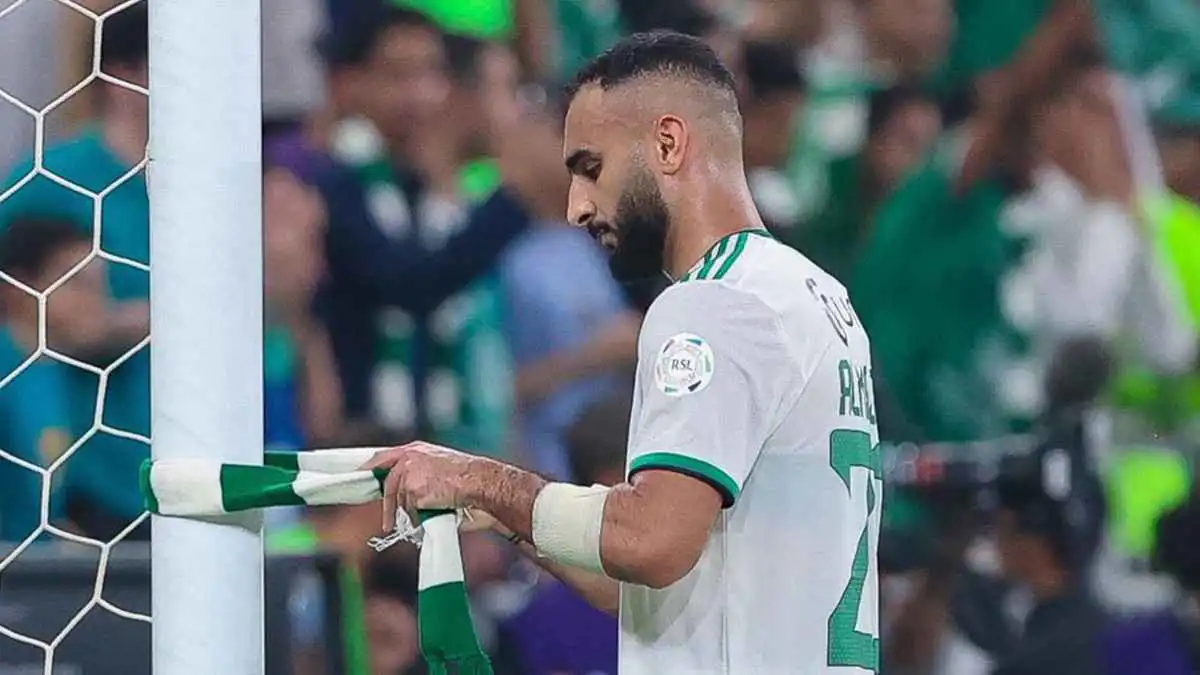 تنازل عن مبلغ ضخم.. نجم الأهلي السعودي يضحي من أجل الرحيل