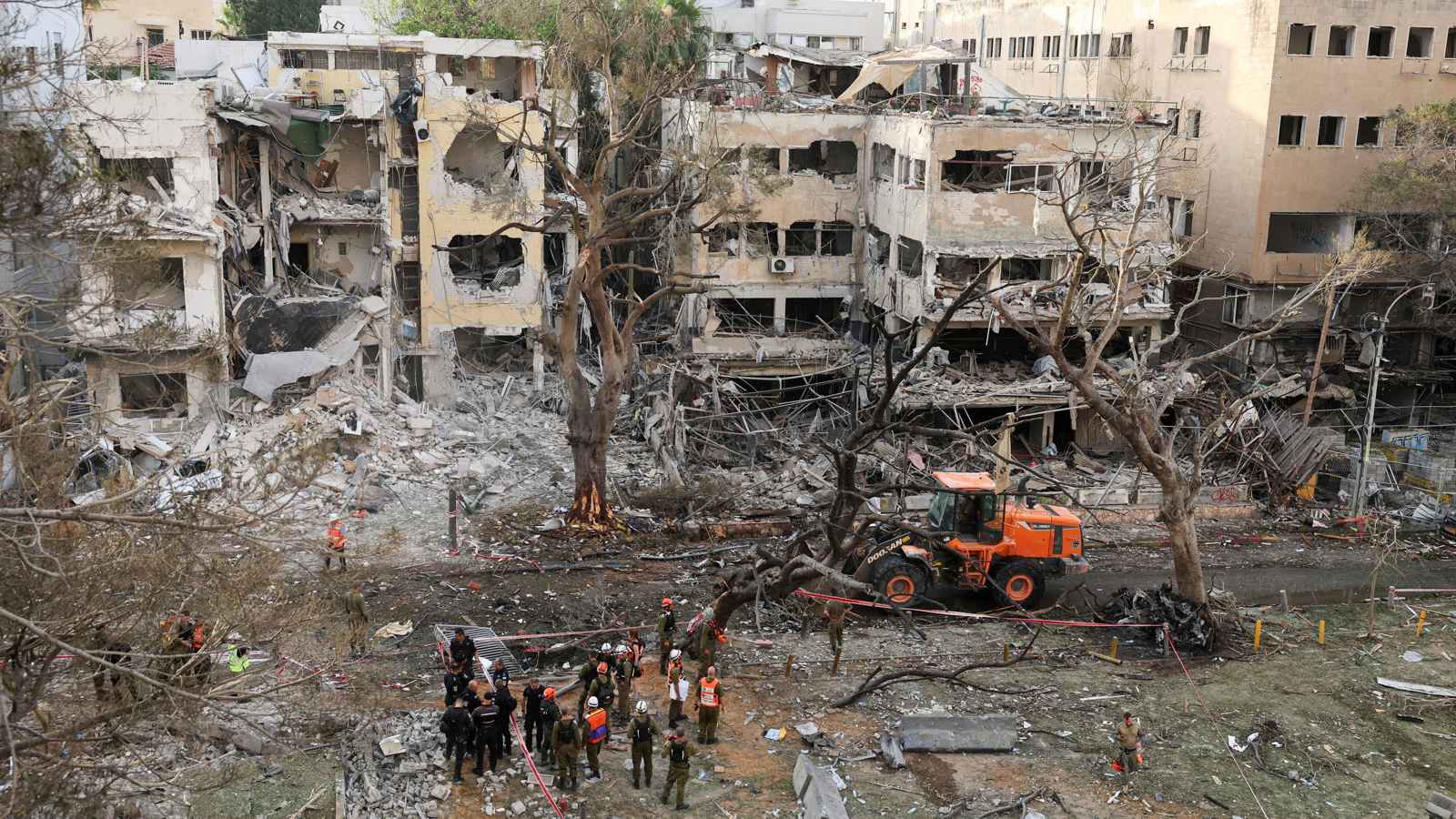 نشطاء إسرائيليون يتحدثون عن "نجاح" إيران في استهداف مقار الموساد (فيديو)