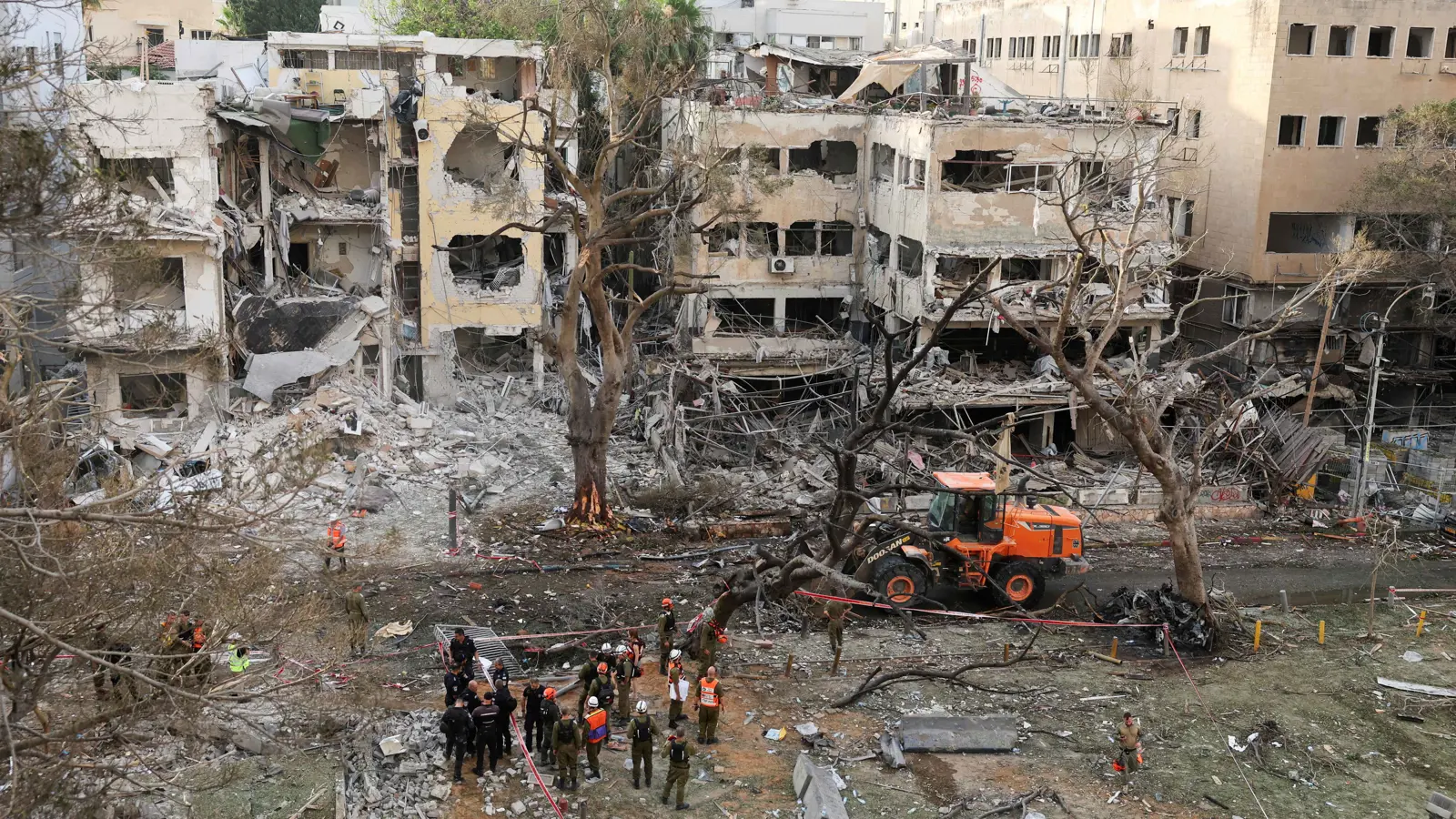 نشطاء إسرائيليون يتحدثون عن "نجاح" إيران في استهداف مقار الموساد (فيديو)