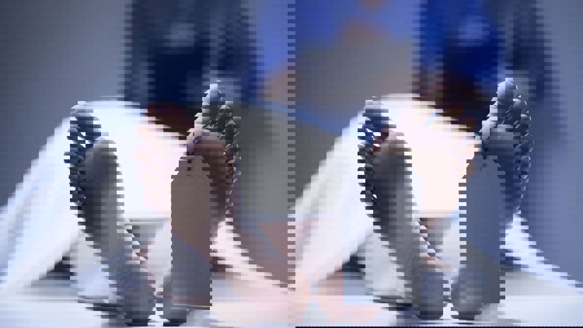 كويتي يُنهي حياته شنقا بحزام بمنزله لأسباب مجهولة