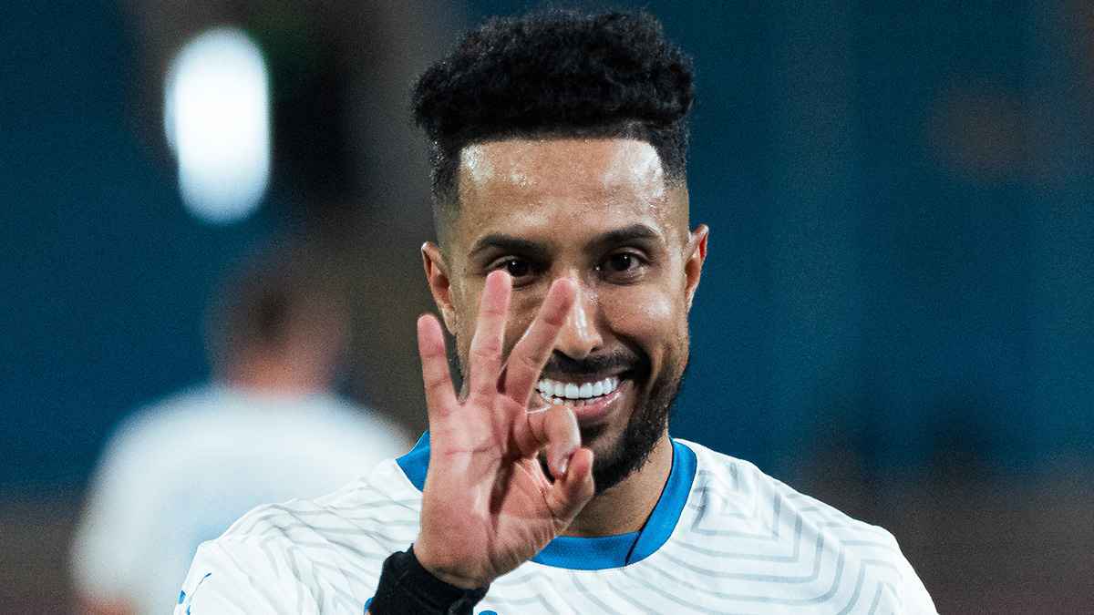 تصرف غامض يفجر جدلا حول مستقبل سالم الدوسري مع الهلال (فيديو)
