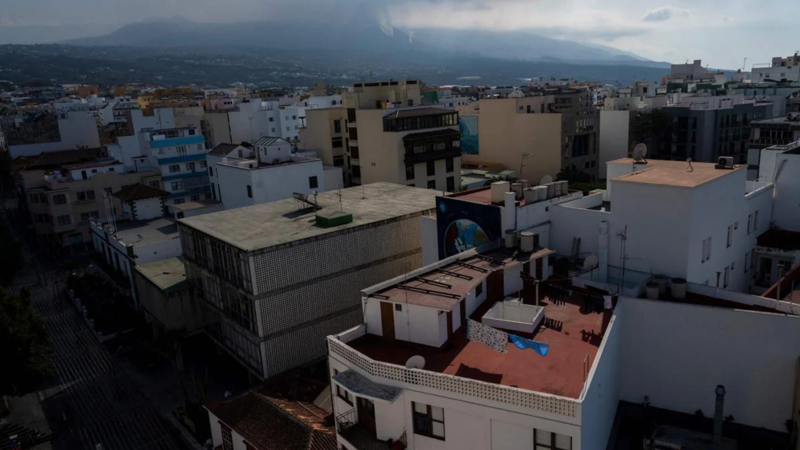 أزمة متكررة.. انقطاع الكهرباء يضرب جزيرة "لا بالما" الإسبانية