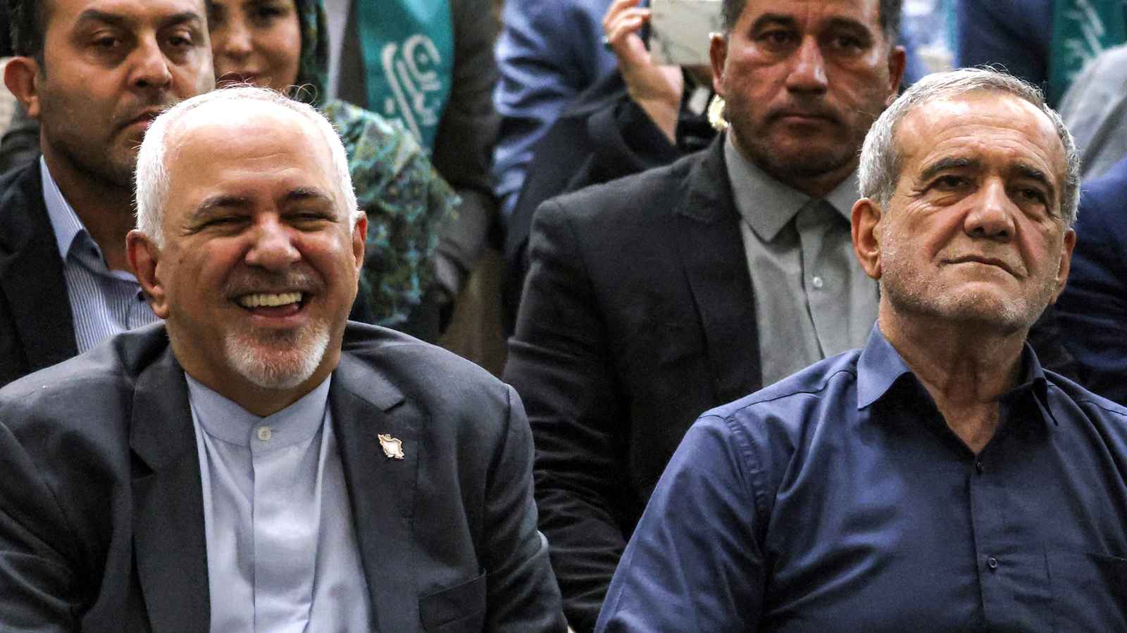 أزمة في إيران بسبب "قانونية" تعيين ظريف