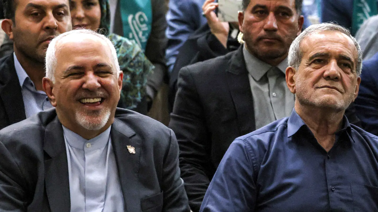 أزمة في إيران بسبب "قانونية" تعيين ظريف