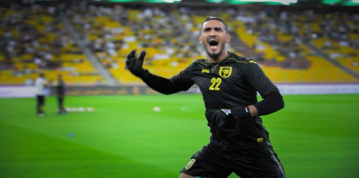 فواز القرني لاعب نادي الاتحاد السعودي يعلق على لقطة سلامه على الملك سلمان (فيديو)