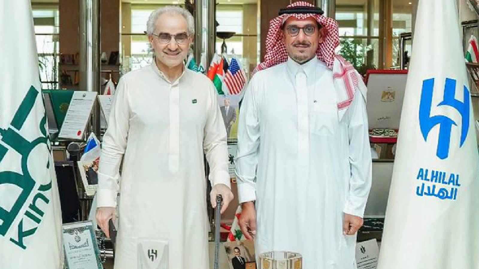 الرقم المؤكد.. كم دفع الوليد بن طلال للاستحواذ على نادي الهلال؟ 