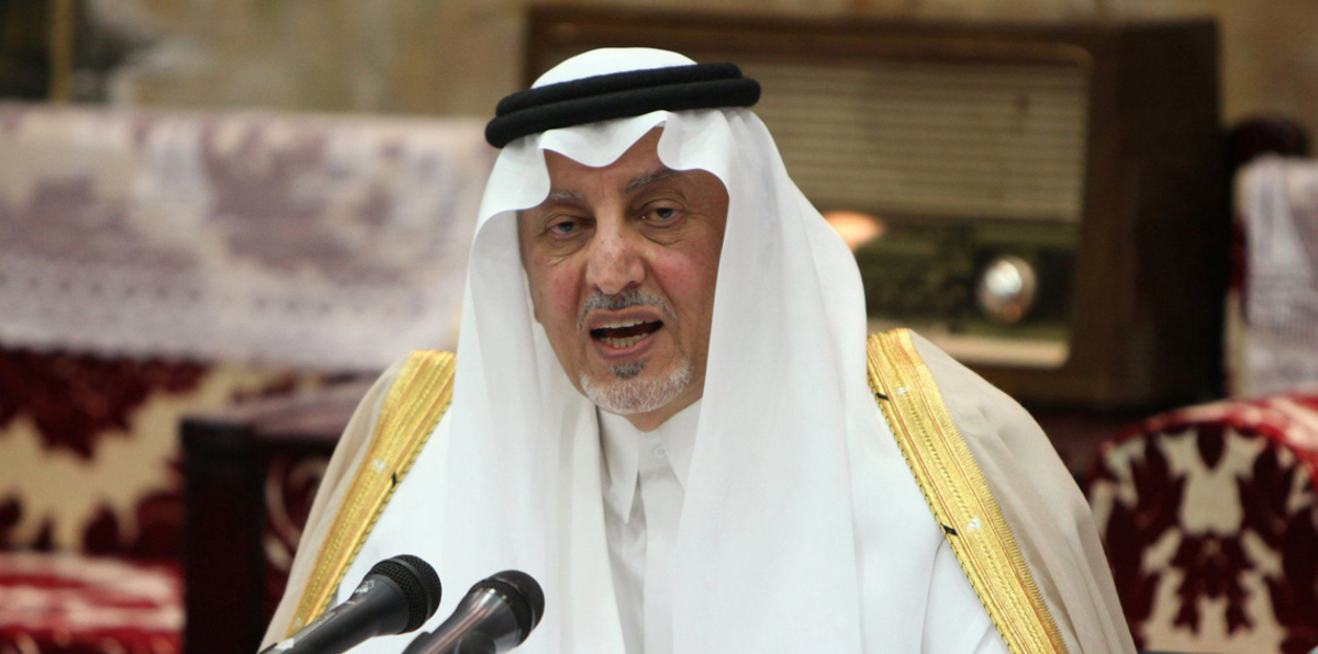 بماذا علق أمير مكة المكرمة على رجل الأمن الذي خلع حذاءه للمسنة؟ (فيديو)