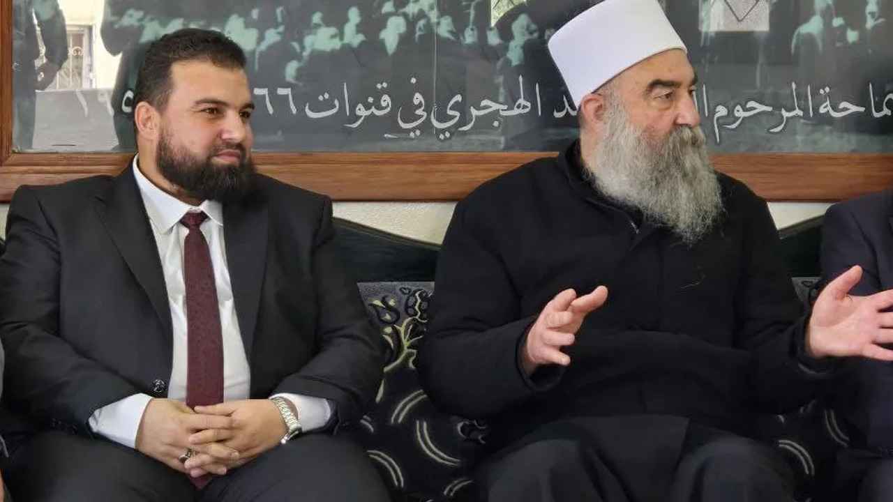 محافظ السويداء ردا على مطلب لحكمت الهجري: "تنفيذه مستحيل"