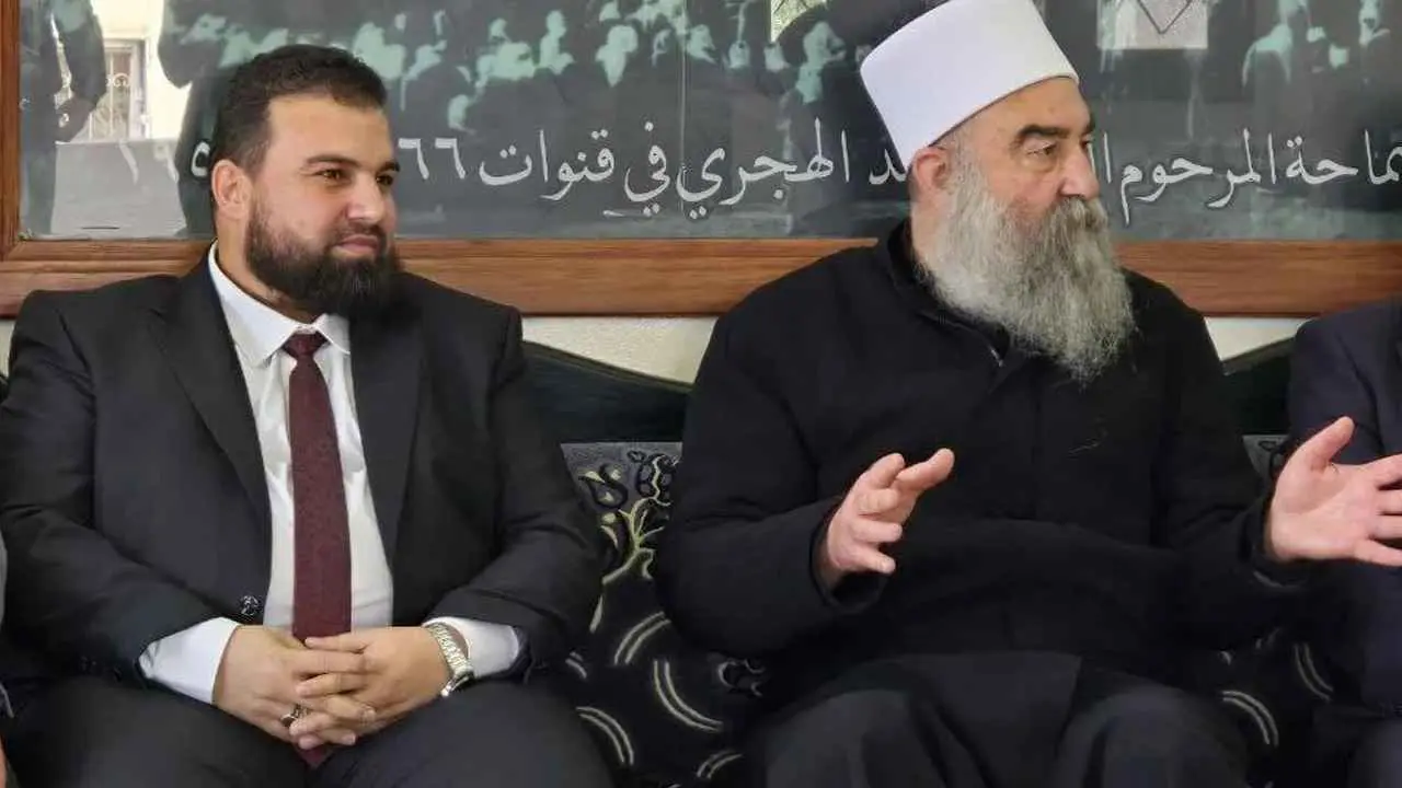 محافظ السويداء ردا على مطلب لحكمت الهجري: "تنفيذه مستحيل"