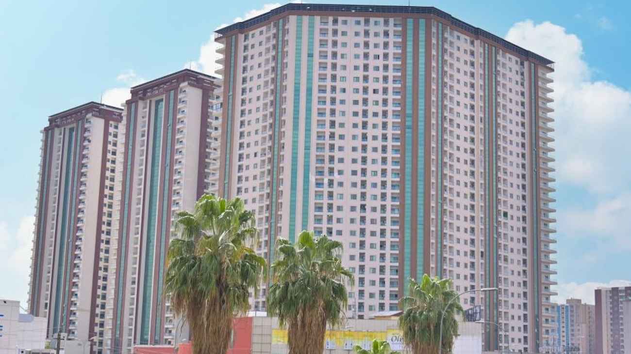 العراق.. نجاة سكان برج مرتفع من حريق كارثي (فيديو)