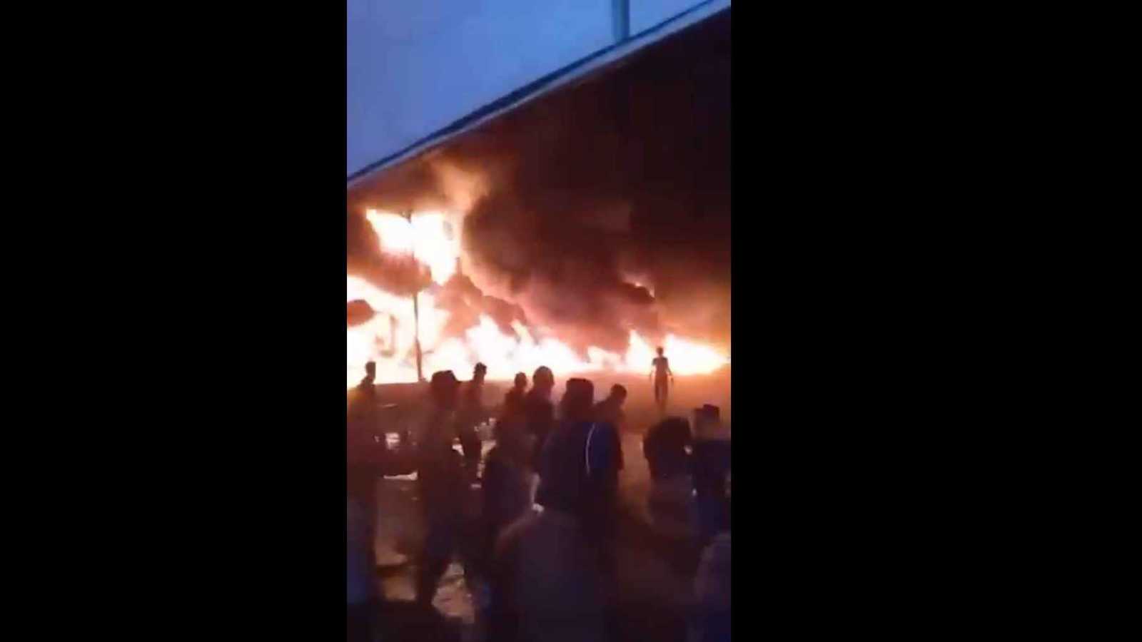 حريق مرعب داخل محطة وقود في العاصمة السورية دمشق (فيديو)