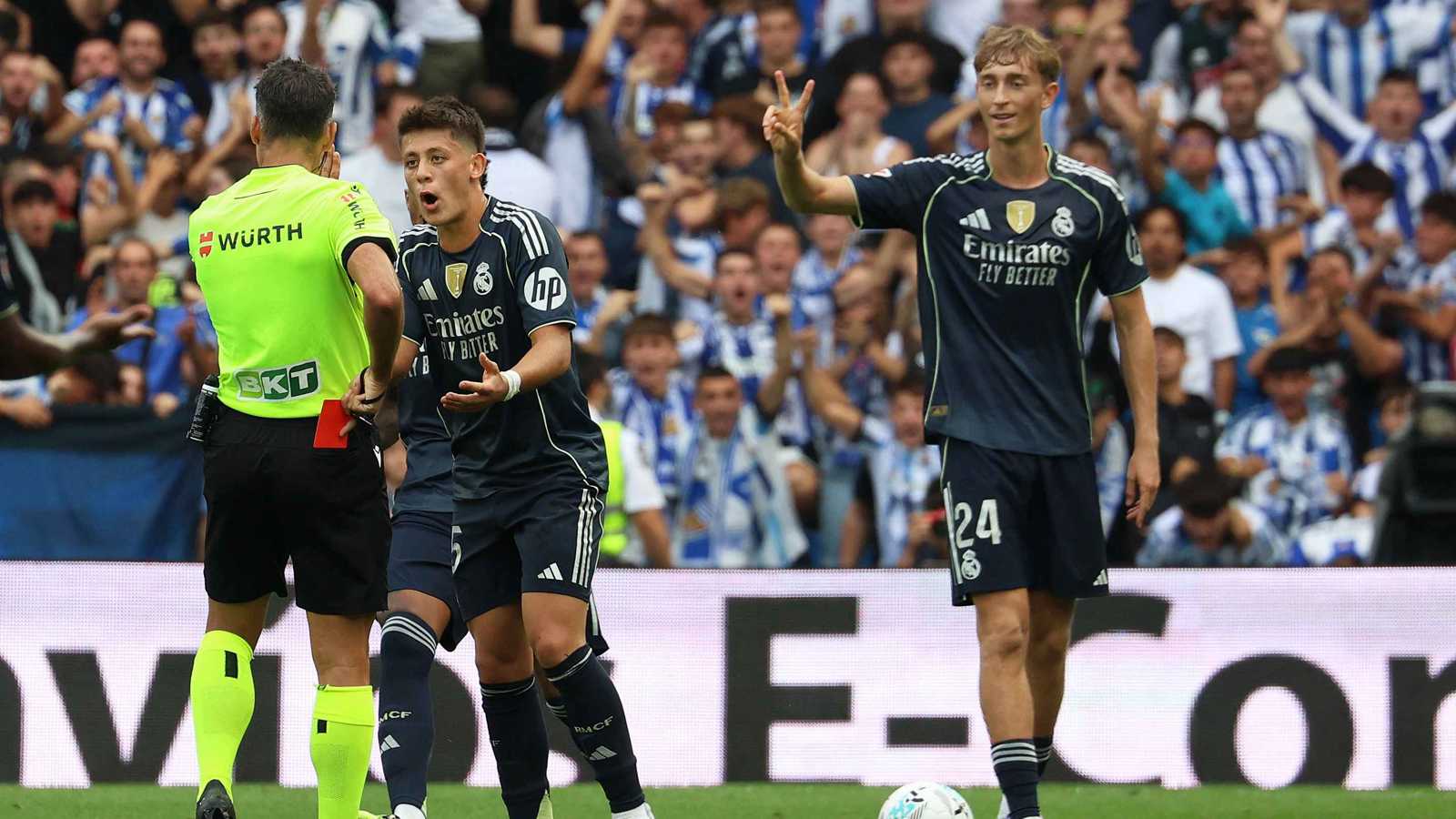 قرار كارثي.. مانزانو يرتكب فضيحة تحكيمية ضد ريال مدريد  (فيديو)