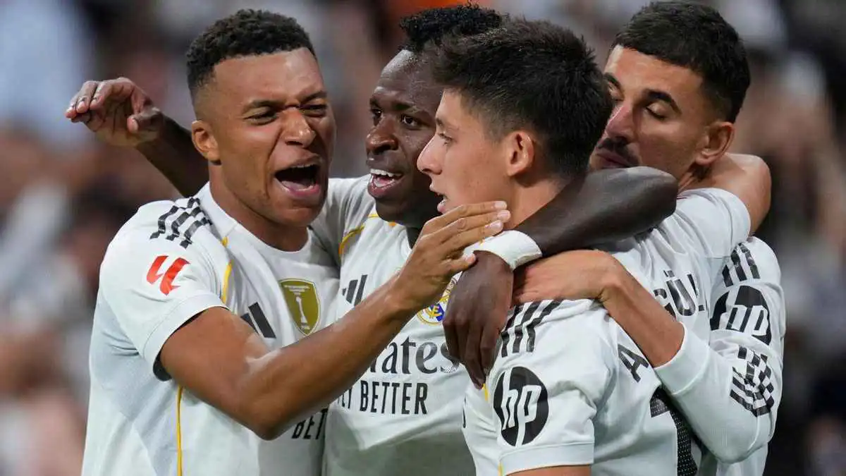 ماذا قال مبابي لفينسيوس قبل أن يتنازل له عن ركلة الجزاء؟