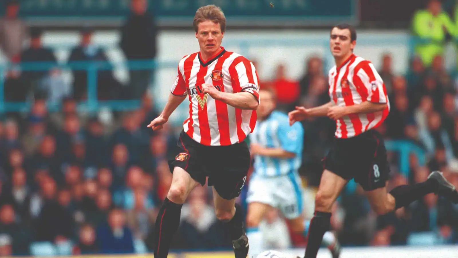 ممنوع مغادرة كوكب الأرض.. قصة أغرب بند في عقود لاعبي كرة القدم (فيديو إرم)