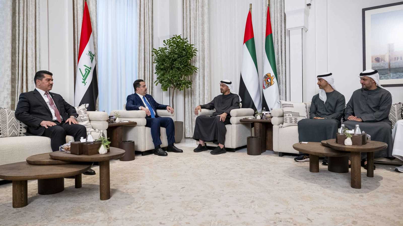 محمد بن زايد والسوداني يبحثان العلاقات الثنائية والتطورات الإقليمية