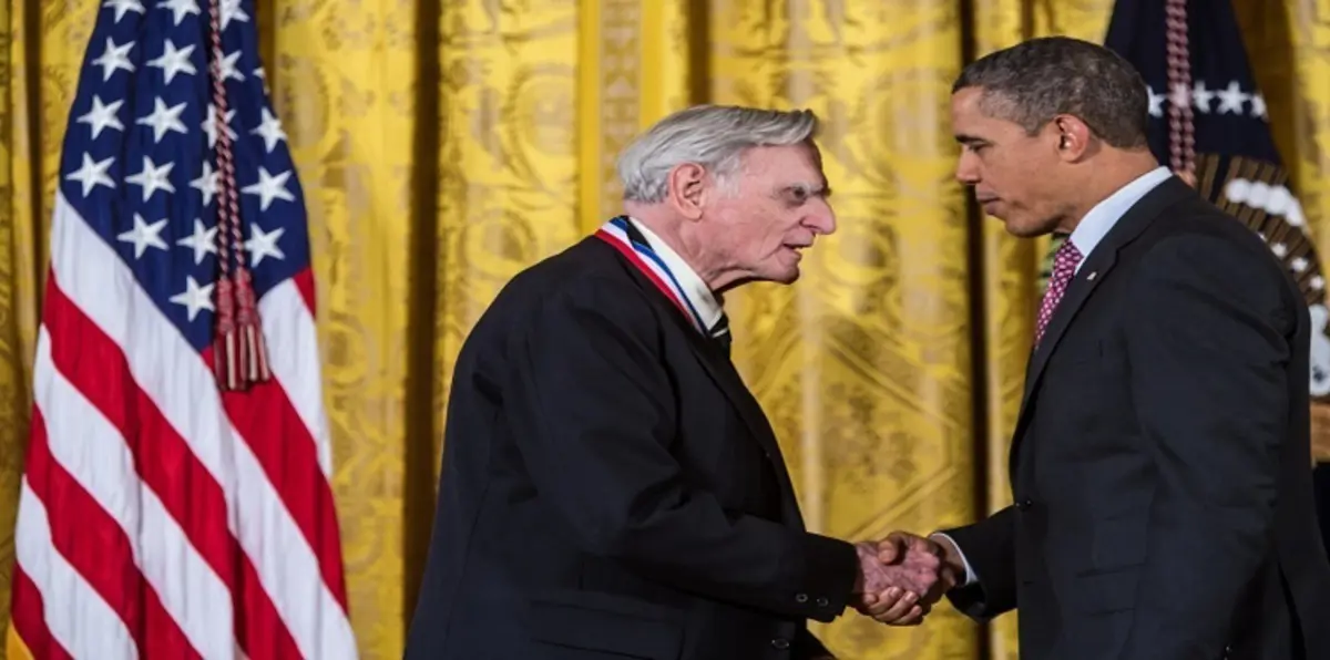 مخترع بطارية الليثيوم يطوّر بديلًا لا ينفجر