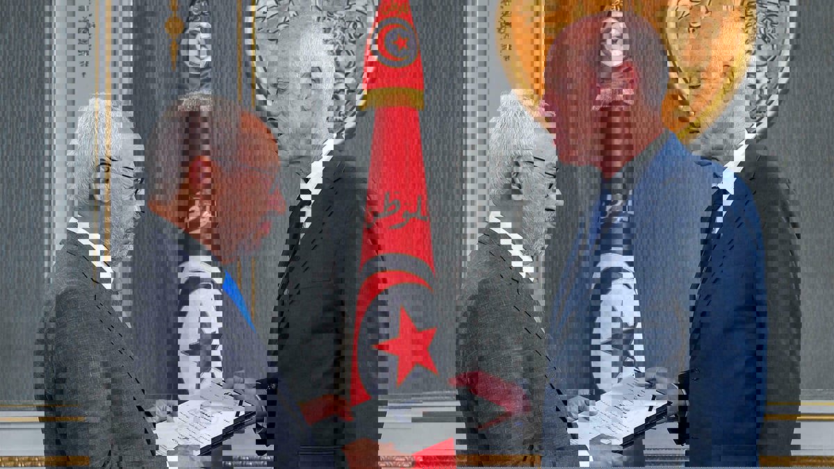 تونس.. جلسة البرلمان الافتراضية تنذر بتصاعد التوتر بين سعيّد والغنوشي