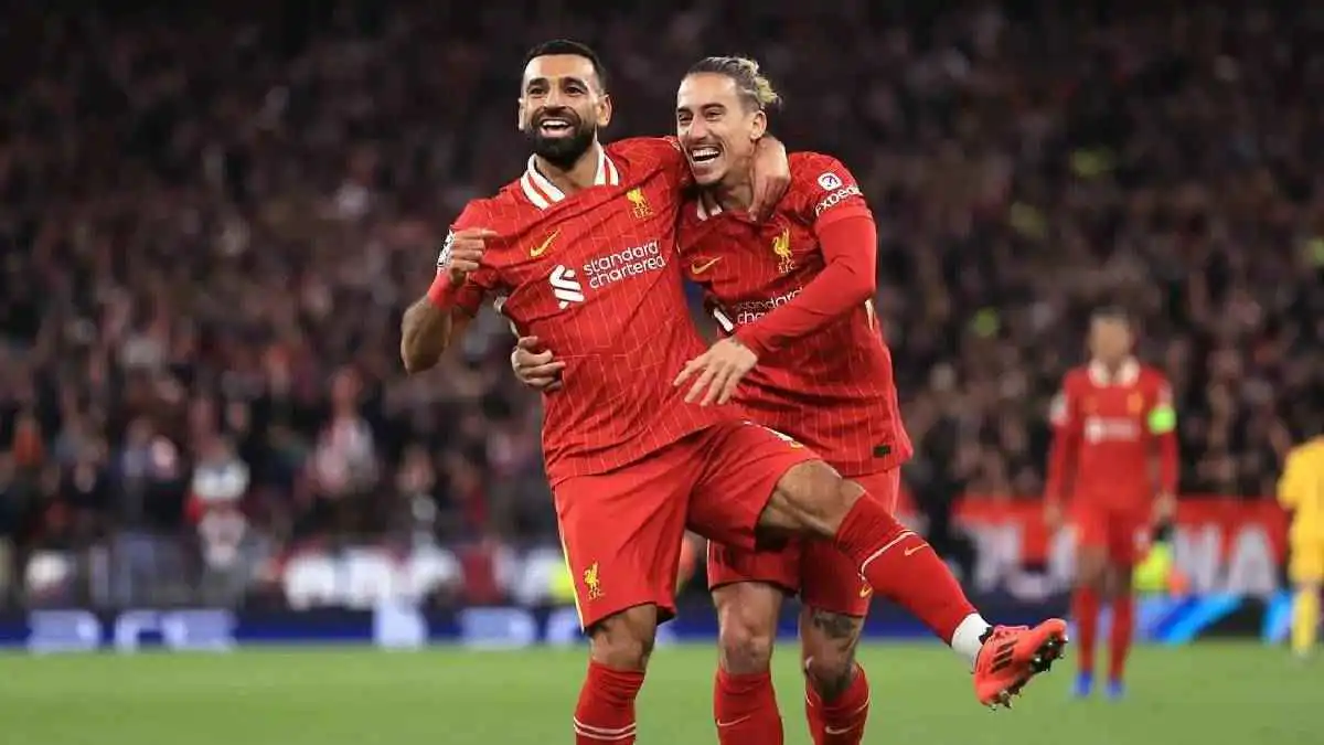 محمد صلاح مع زميله السابق كونستانيوس تسيمكاس