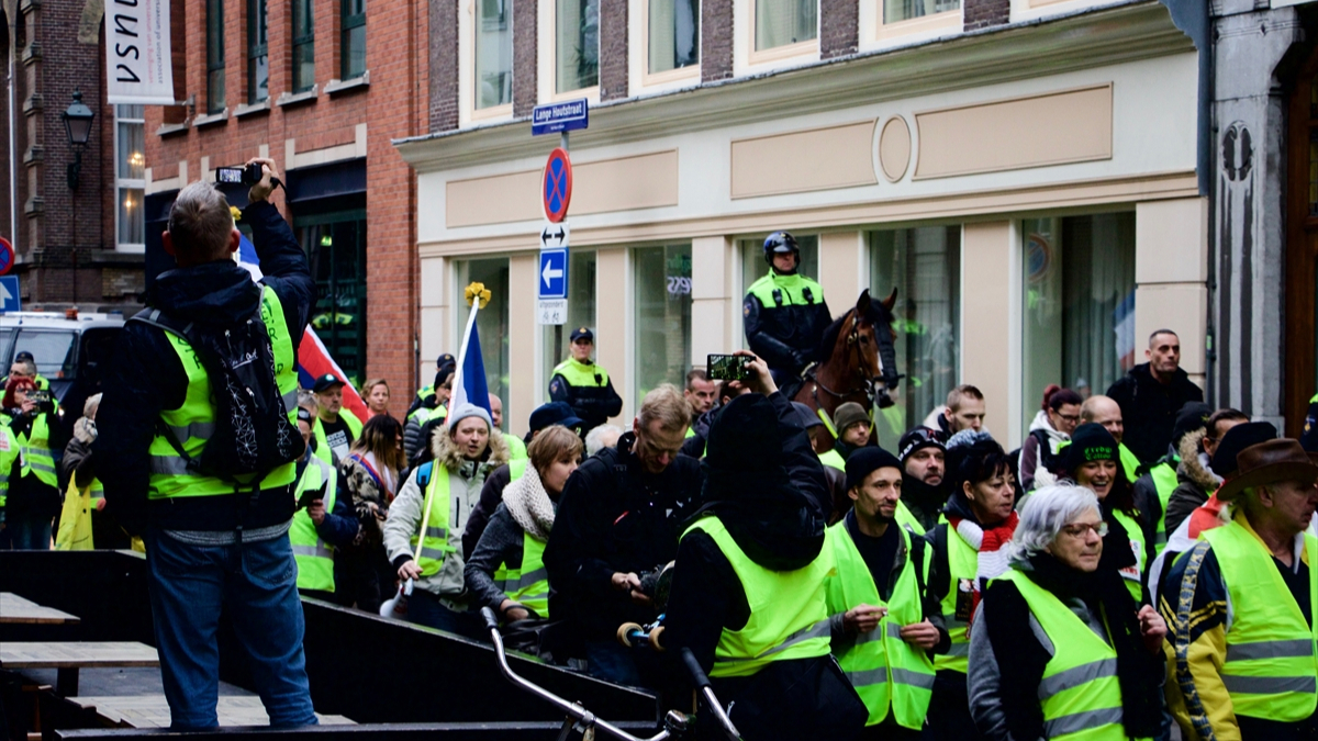هولندا.. "السترات الصفراء" تتظاهر مطالبة برحيل رئيس الوزراء (صور)