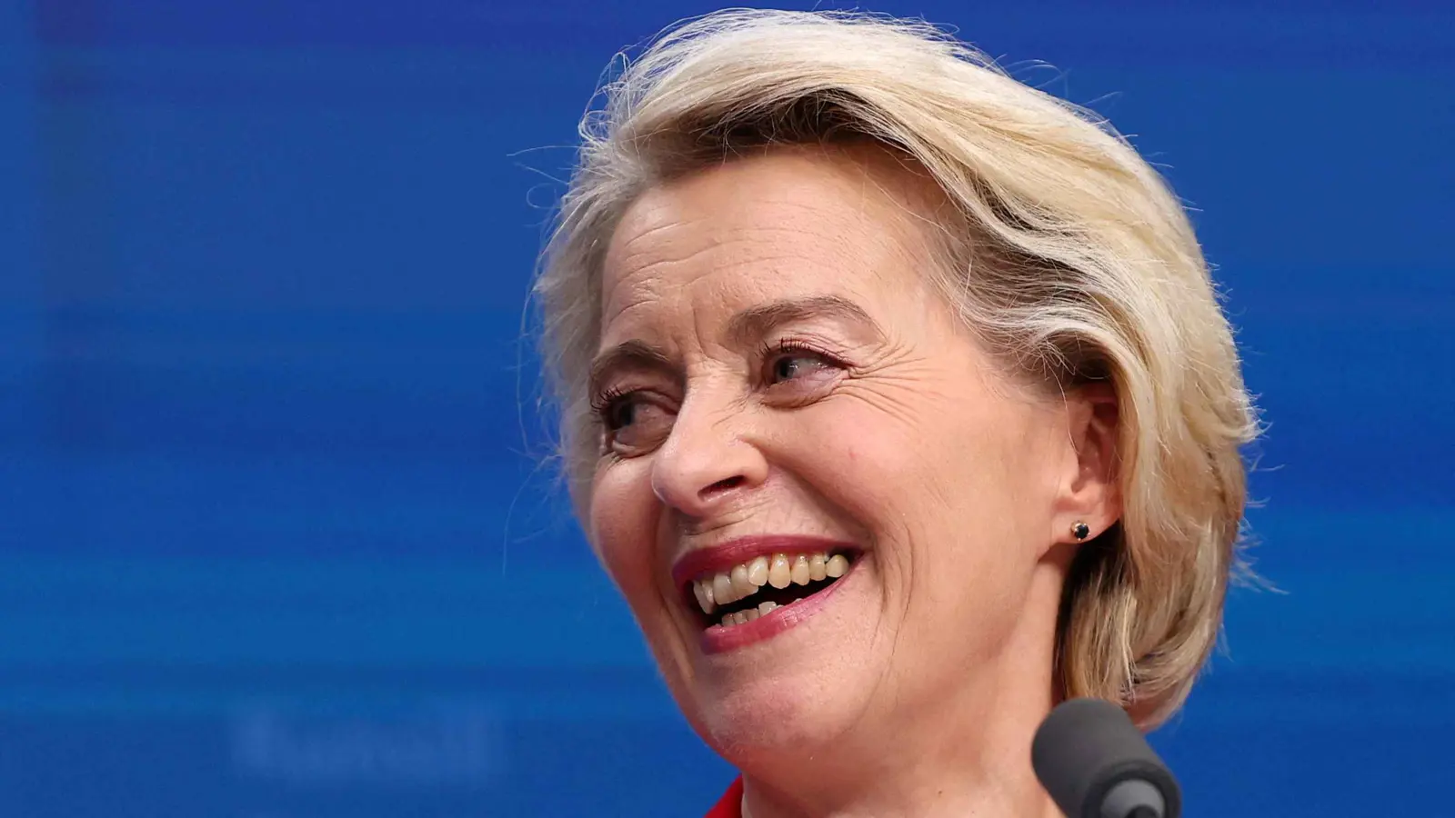 فون دير لايين تفلت من تصويت حجب الثقة في البرلمان الأوروبي