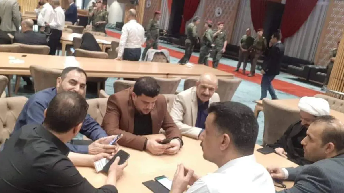 العراق.. تحالف الصدر يتحول إلى المعارضة ويعتصم بالبرلمان