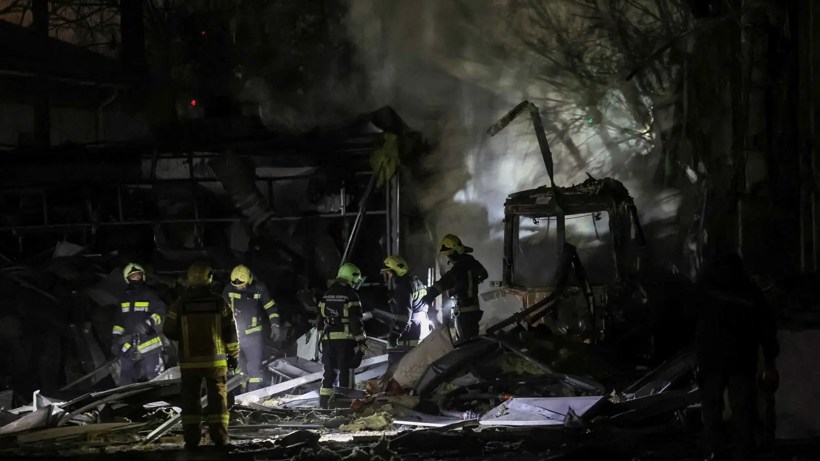 أوكرانيا: الهجوم الصاروخي على كييف خلّف قتيلا وأشعل حرائق