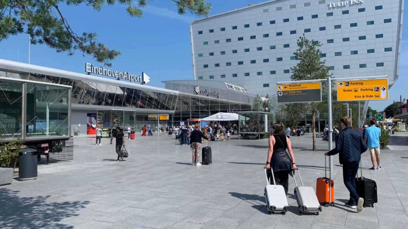 ارتباك حركة الطيران في مطار أيندهوفن بعد رصد طائرات مسيّرة