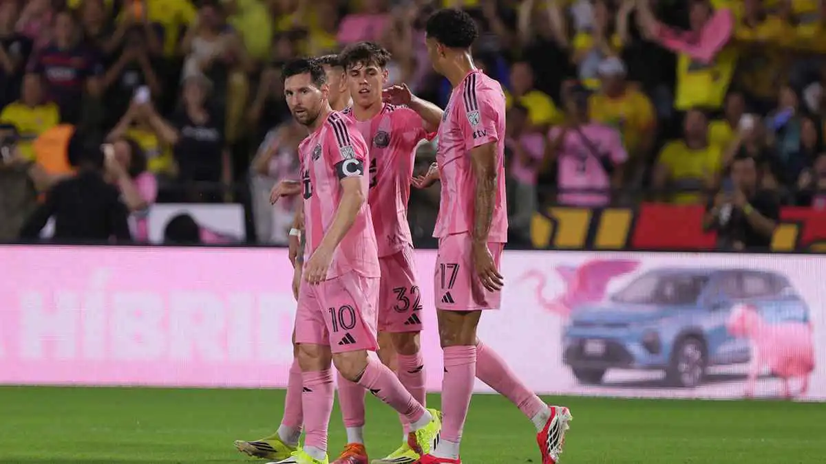 هدف خيالي.. ميسي يمزق شباك برشلونة الإكوادوري (فيديو)