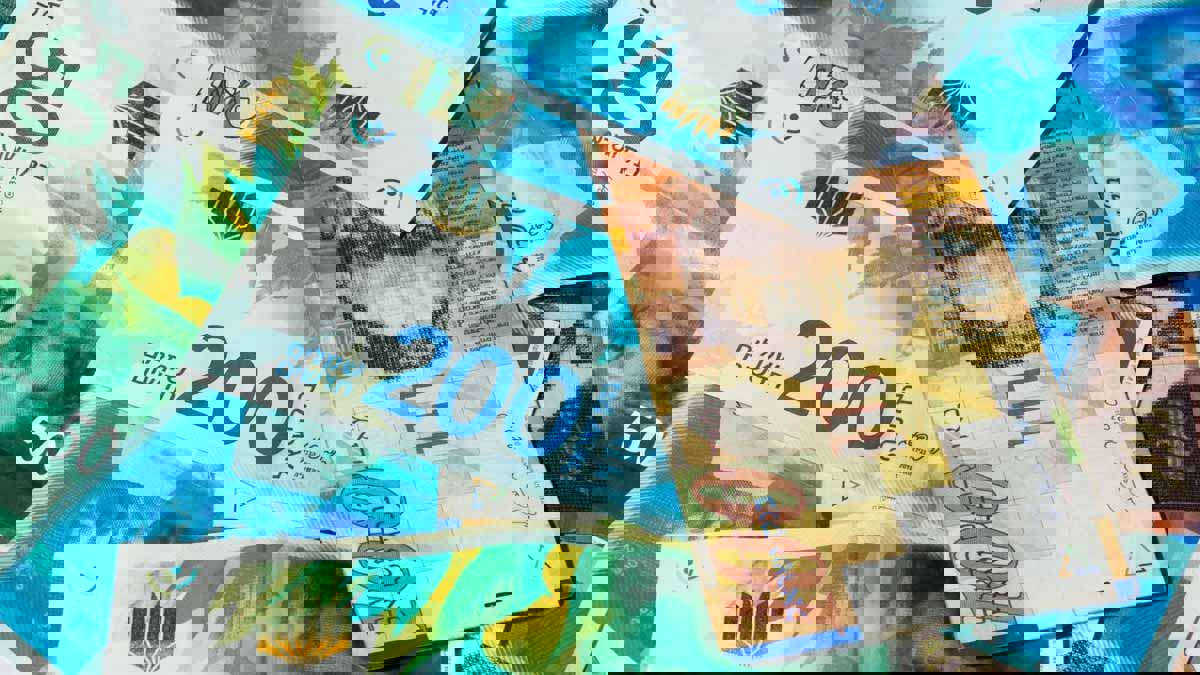 غياب "الشيكل" الإسرائيلي عن الأسواق الفلسطينية يتسبب بأزمة نقدية "حادة"