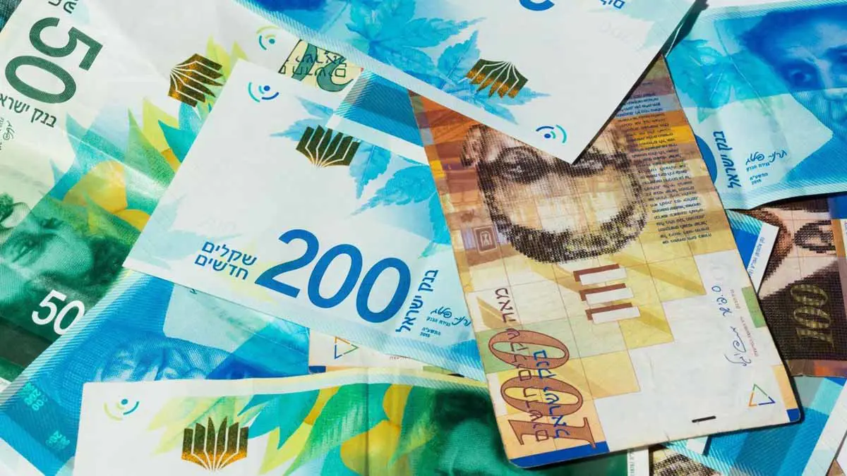 غياب "الشيكل" الإسرائيلي عن الأسواق الفلسطينية يتسبب بأزمة نقدية "حادة"