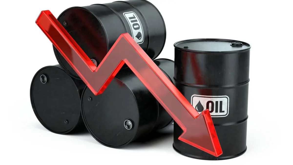 ارتفاع المخزونات الأمريكية يخفض أسعار النفط