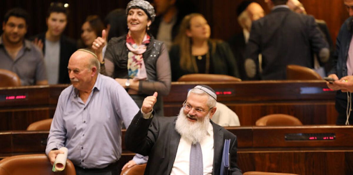 الكنيست الإسرائيلي يقر قانونًا يسمح بالاستيلاء على أراضي الفلسطينيين