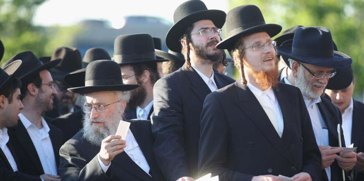 حاخامات يهود يقتحمون المسجد الأقصى ويقدمون القرابين لأول مرة من مسافة صفر