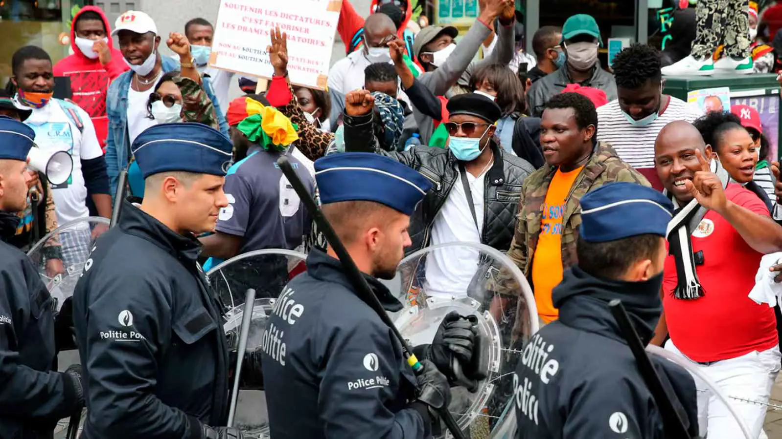 الكاميرون.. موجة المعارضة تتأجج باحتجاجات في الخارج