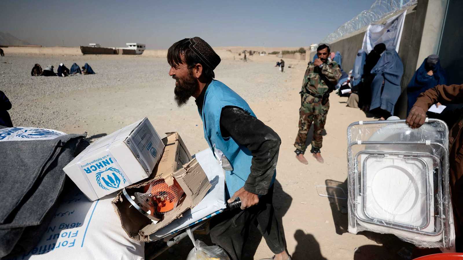 إيقاف تقديم المساعدات الأممية للأفغان المُبعدين من دول الجوار