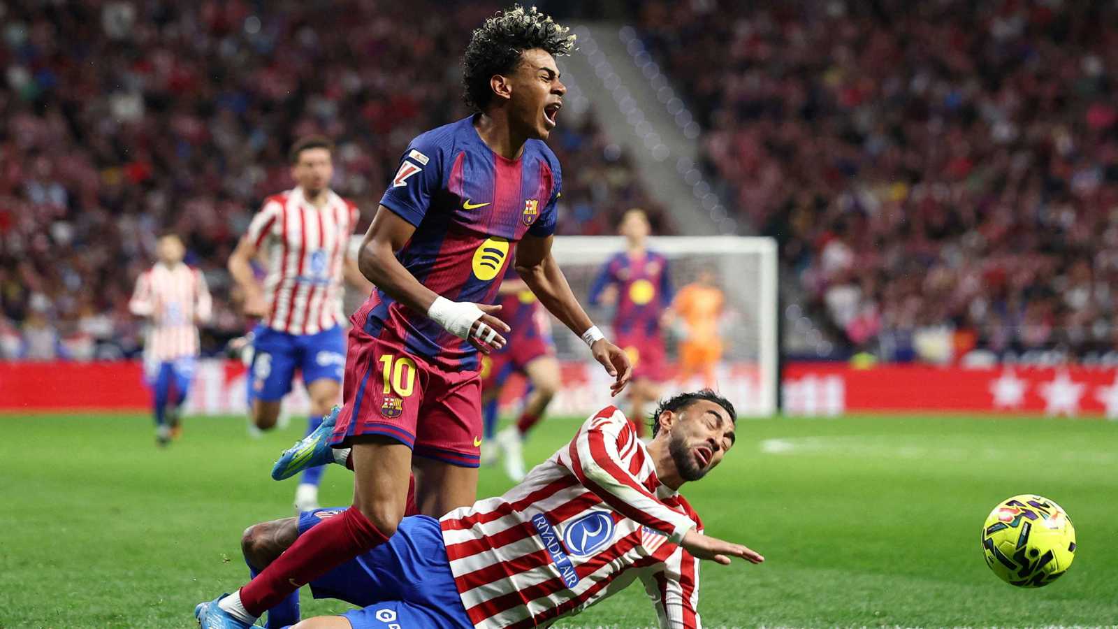 انفعل على فليك ولم يحتفل.. ما سر غضب لامين يامال ضد أتلتيكو؟ 