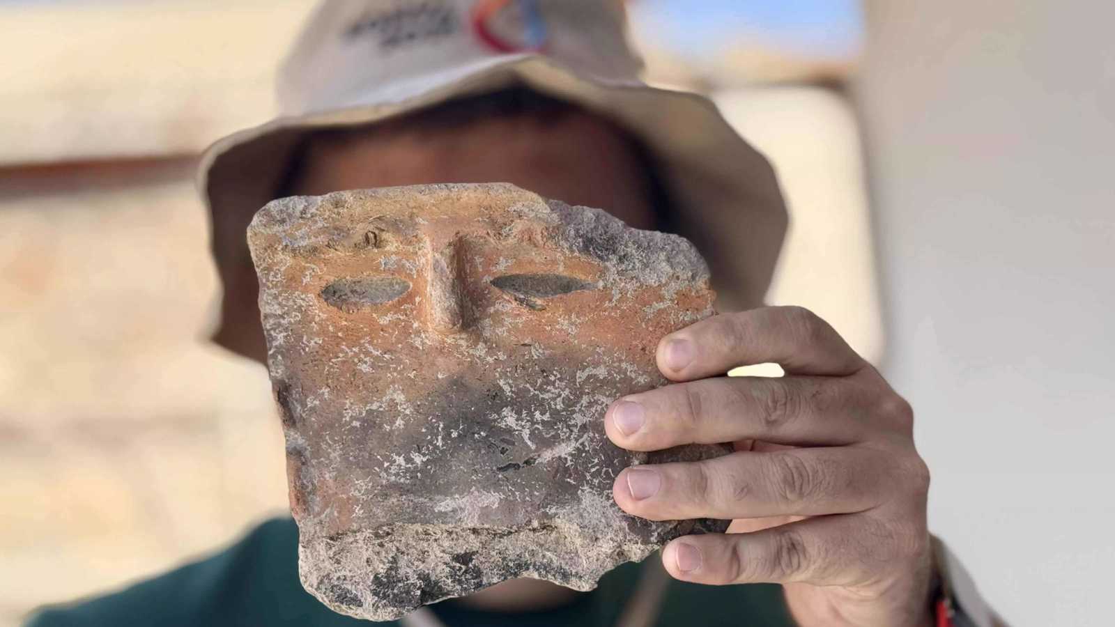 عمره 5000 عام.. وجه بشري فخاري يكشف أسرار حضارات الأناضول