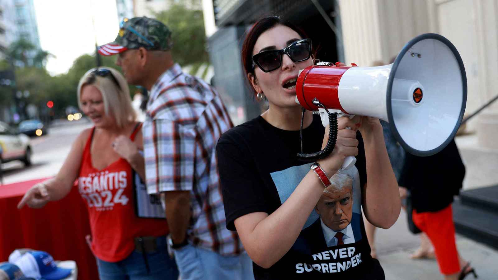 إقالات في الأمن القومي.. لورا لومر تثير الجدل داخل البيت الأبيض