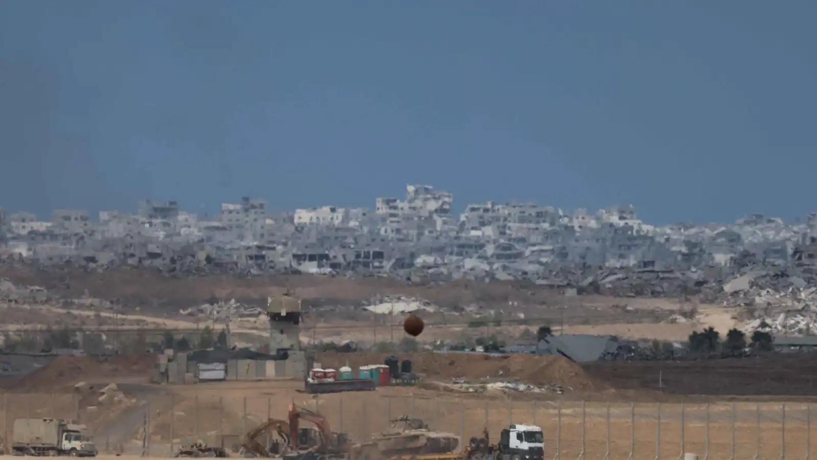 رغم التوصل إلى اتفاق.. إسرائيل تقصف خان يونس وغزة