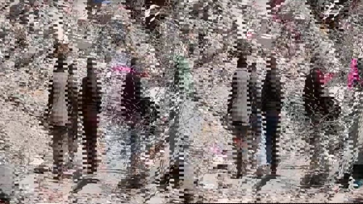 ناجون من زلزال تركيا ينبشون في الأنقاض بحثا عن مدخراتهم الذهبية