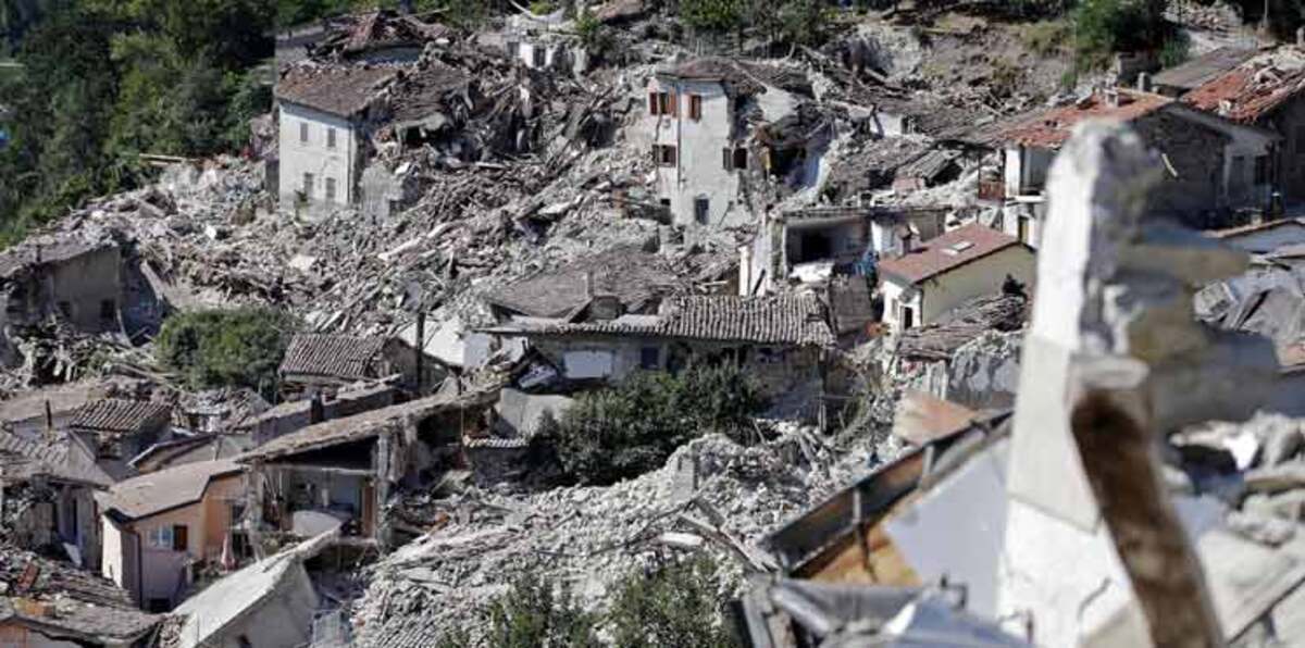 ارتفاع ضحايا زلزال إيطاليا إلى 281 قتيلًا