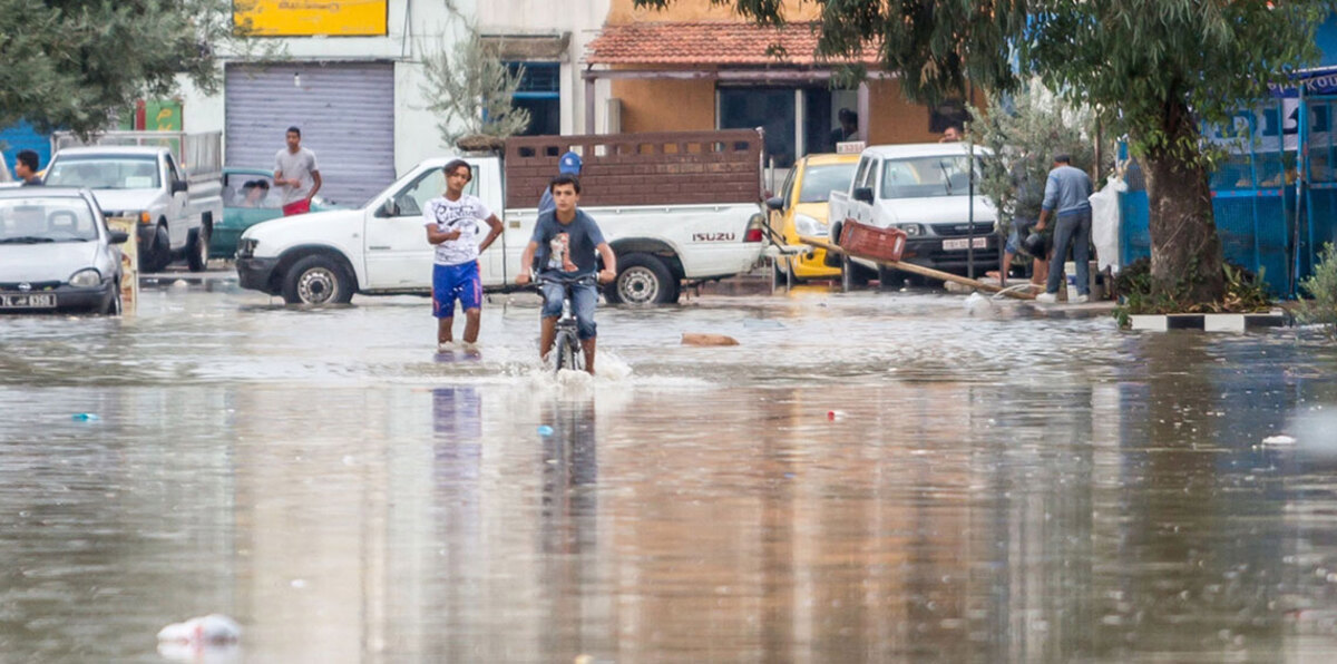 انتقادات حادة لوزير التجهيز التونسي بسبب عجز وزارته عن مواجهة الفيضانات