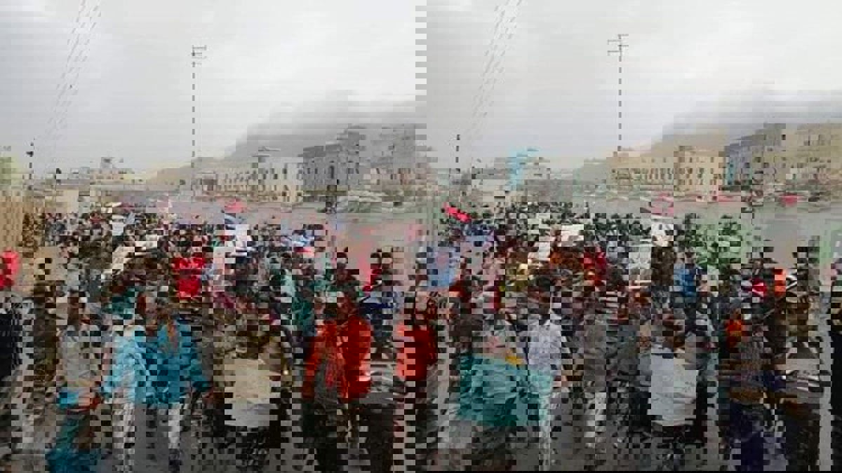 سقطرى.. العشرات يتظاهرون دعمًا "للشرعية" والوحدة اليمنية