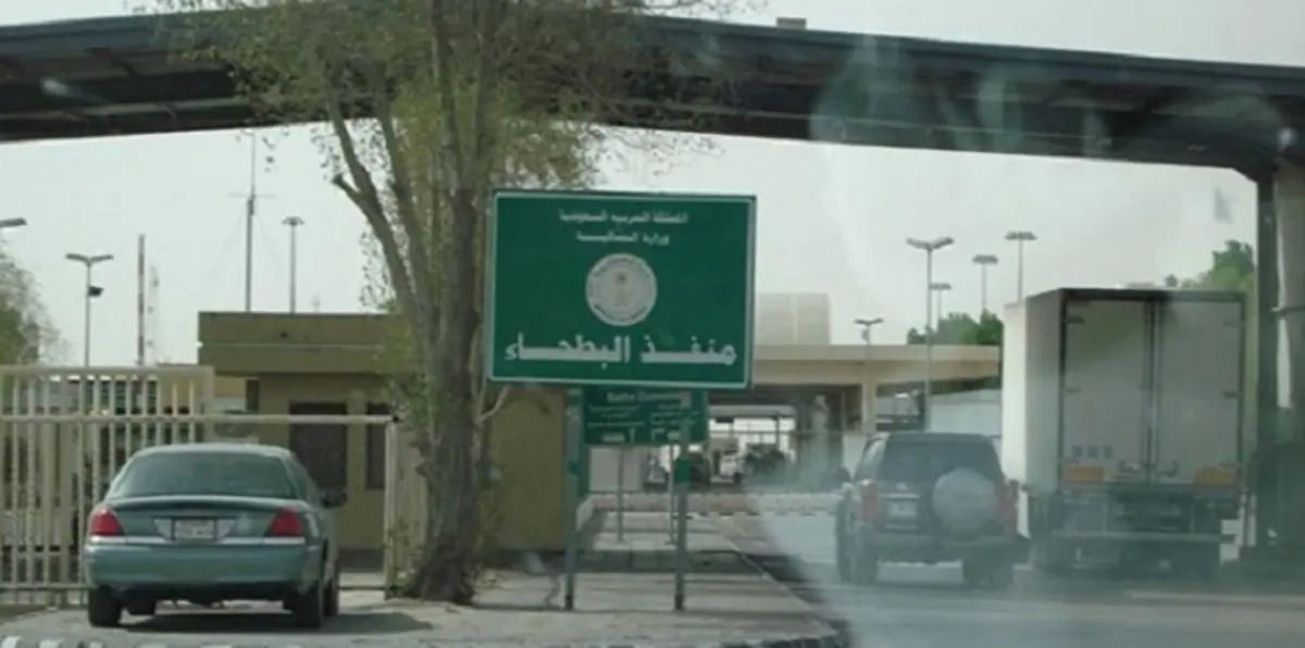 الجمارك السعودية تحبط تهريب 17 ألف زجاجة خمر إلى الإمارات