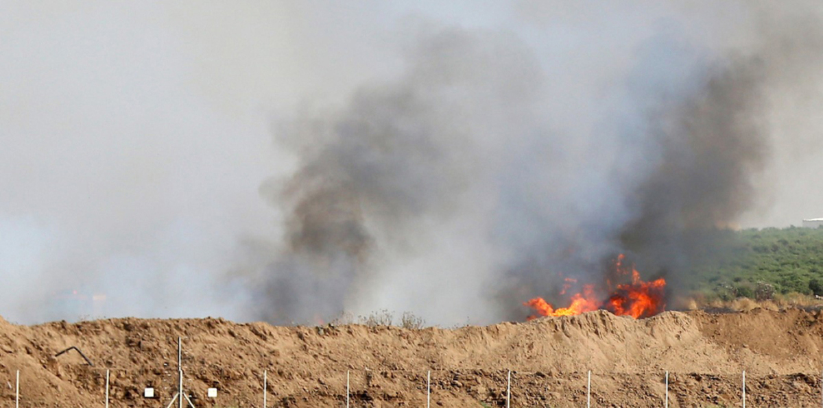 حرائق كبيرة في "غلاف غزة" بفعل طائرات ورقية.. وإسرائيل تستعين بالطائرات لإخمادها