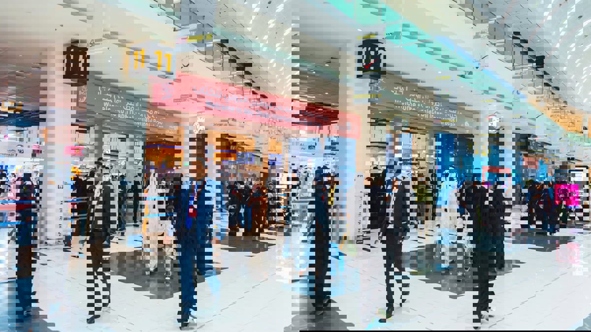 "أبوظبي للكتاب" يعرض 100 كتاب نادر