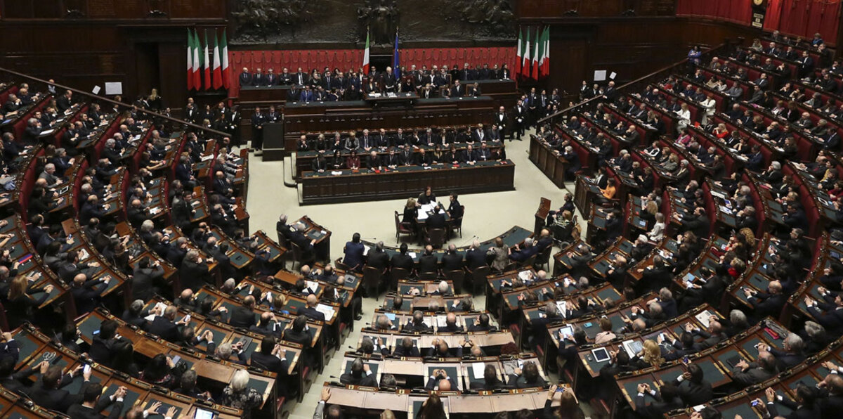 البرلمان الإيطالي يوافق على إرسال بعثة بحرية إلى ليبيا